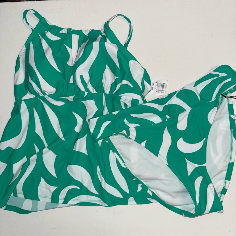 Shade & Shore Green and White Swimsuit Set